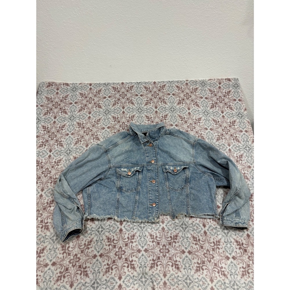 Wild Fable Womens Cropped Denim Jacket Light Wash Blue Raw Hem Size Medium
